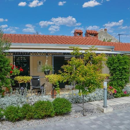 Issa Holiday Home - 3 Min Walk To Beach Kaštela エクステリア 写真