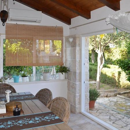 Issa Holiday Home - 3 Min Walk To Beach Kaštela エクステリア 写真