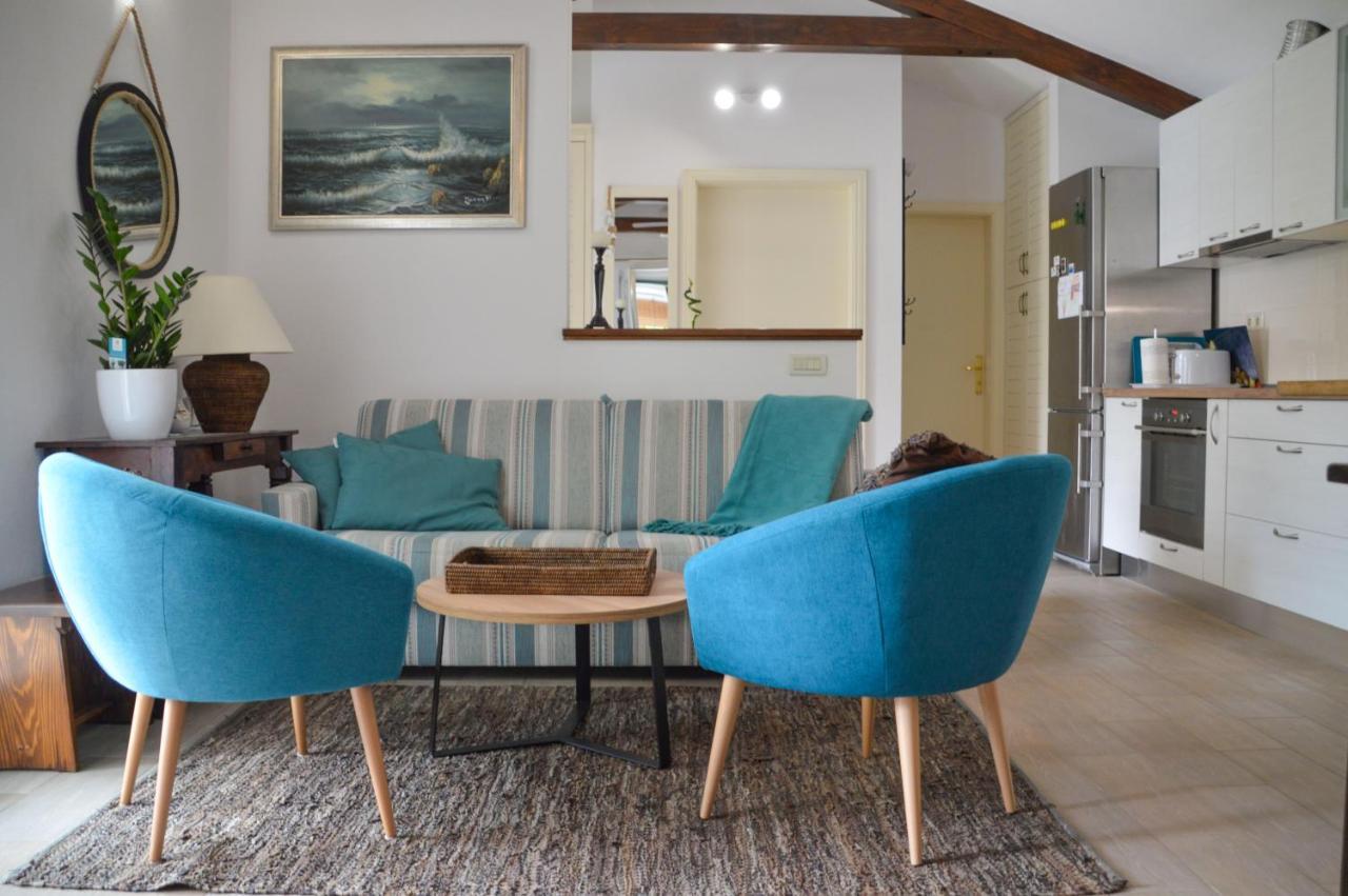 Issa Holiday Home - 3 Min Walk To Beach Kaštela エクステリア 写真