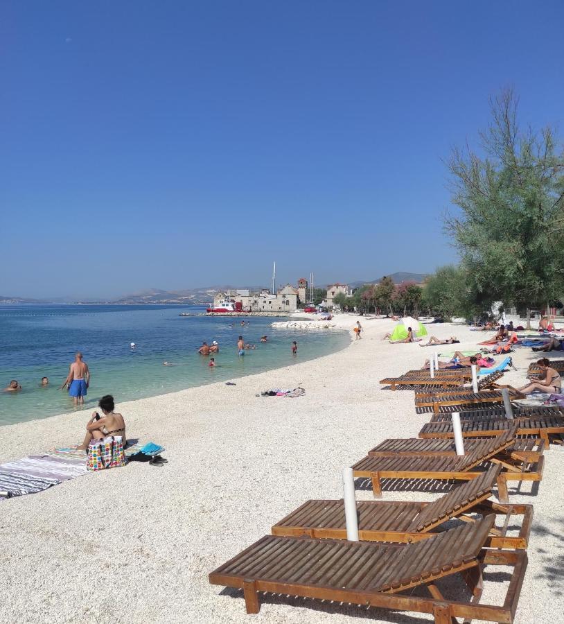 Issa Holiday Home - 3 Min Walk To Beach Kaštela エクステリア 写真